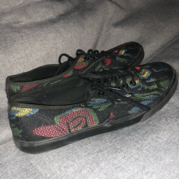 Size 7 Vans Shoes - Picture 3 of 3